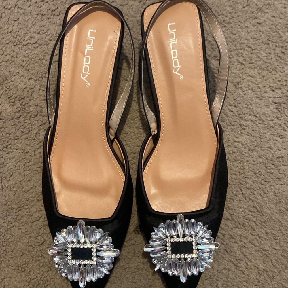 NWOT. Kitten heel
